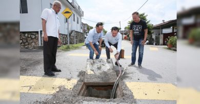 地下电缆盗窃猖獗 5地点井盖被撬变陷阱