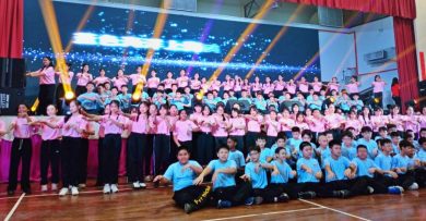 新华小学LED大屏幕启用 152名毕业生见证新里程碑
