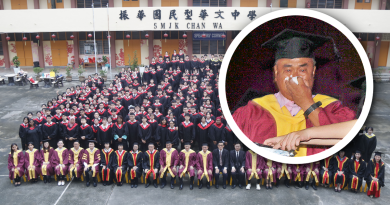 313毕业生将离开母校 胡国钦不舍落泪
