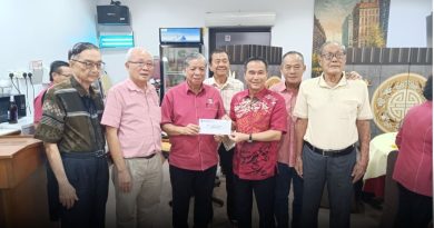 回馈母校  马口华社 许金殿   捐2单位6万
