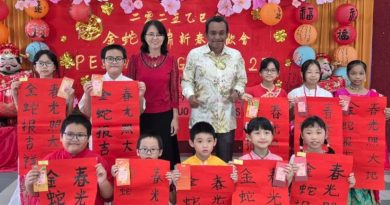 莫哈末依斯韩捎新年红包 3.2万助金马士国民华小添设施