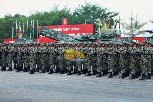 第201/204届男性新兵结训典礼和第49/2024届女性新兵结训典礼，场面庄严。