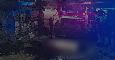 货卡与迈薇交通圈相撞 华裔司机被抛飞惨死