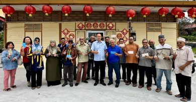 萧妙光派开斋节青包拨款  助村委会宗教场所迎开斋节