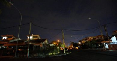 游乐场小巷黑漆漆不安全 快找市议员申请增路灯