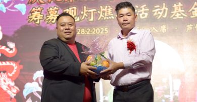 朱建华吁波德申县神庙 一起推动宗教旅游