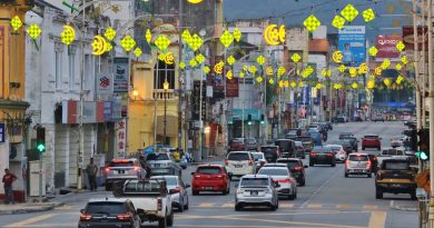 开斋节长假车流激增 料81万车涌入森州