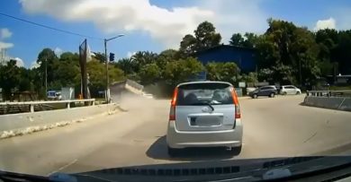 疑煞车器失灵 罗厘倾覆   撞上车-