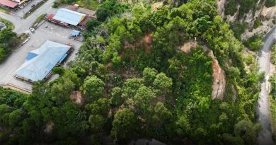 豪雨土崩压电线 地质勘查暂封山丘路