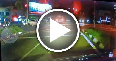 同一地点 同样闯红灯 母目睹爱儿被客货车撞毙