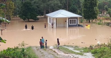 豪雨袭甘榜格鲁　 河水暴涨2户紧急疏散