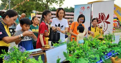 芙蓉首辨卫塞园游会  逾千人赴会散播和谐