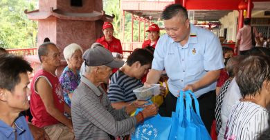 吴金财启动“端午送温情” 1000粽子派沉香居民