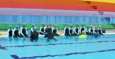 沉香40名小学生参与免费游泳课程   吴金财：珍惜机会 勇敢下水
