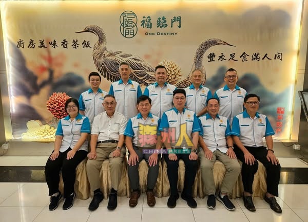 森美兰中医中药联合会已成立晚宴筹委会,紧锣密鼓展开筹备工作,前排坐者左起为叶欣宜、梁裕发、罗永健、梁裕标、程福祥和李光明。