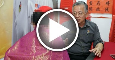 20岁小鲜肉“我爱你”深情告白 六旬华妇“祖孙恋”触礁 失近万