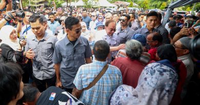 首相率百官 下乡波德申 体恤民情 了解民瘼