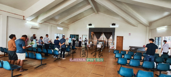一家三口轻生案｜教会义工领出遗体 直接送火化场