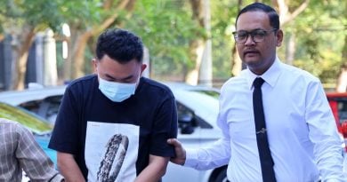 涉嫌当钱骡被控 吧台服务生不认罪保外