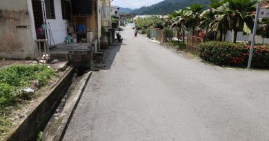 商店后巷违建影响排水 沟渠积水溢入民宅