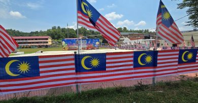 罗白广场916尺国旗阵登场 400面辉煌条纹迎国庆