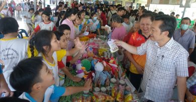 万茂华小百年校庆义卖会 反应热烈筹款超标达7万