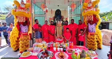 兴都庙也庆法主公诞 设9尺神像舞狮鞭炮助兴