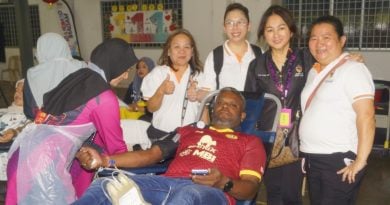 捐血义诊义剪“三合一” 文丁社区关怀活动传爱心