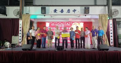 三苏卡哈捎中秋大礼　 拨款7万助马口启中提升设备