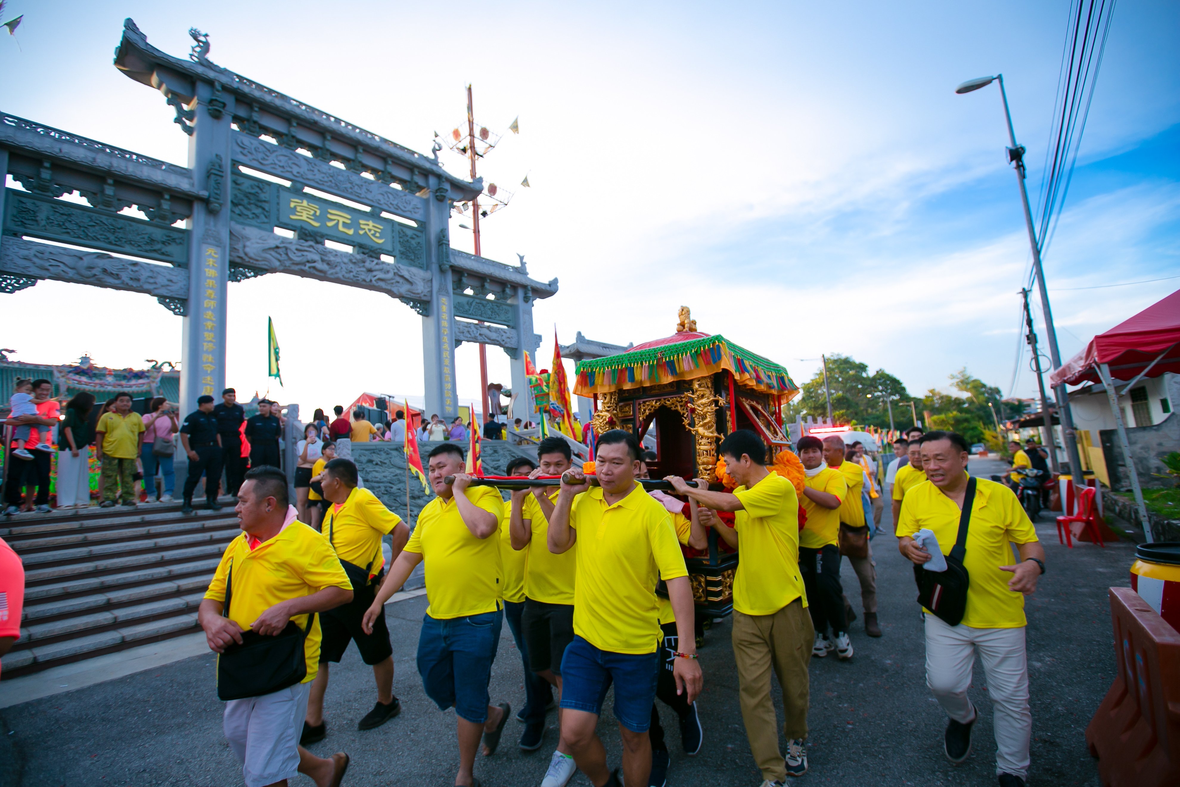 全国各地22间友庙的神轿参与“代天巡狩”大游神活动。