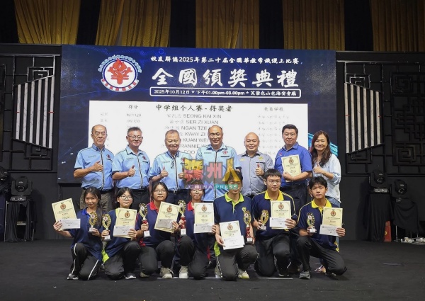 芙蓉振华中学二校在中学组个人赛大唱丰收,囊括冠、亚、季、殿军和3个安慰奖。