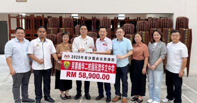 谢琪清拨款5萬8900 助振中二校添购桌椅