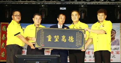 扛起文化传承重任 张亚利吁华裔子弟加入神庙组织