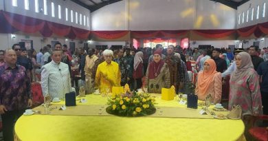 森政府屠妖节开放门户 严端伉俪御驾与民同乐