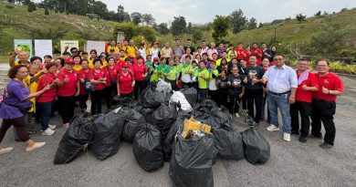 “重阳登高行”环保赛 30分钟捡226公斤垃圾