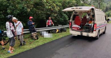摩哆转弯处失控撞铁栏 31岁骑士头破当场亡